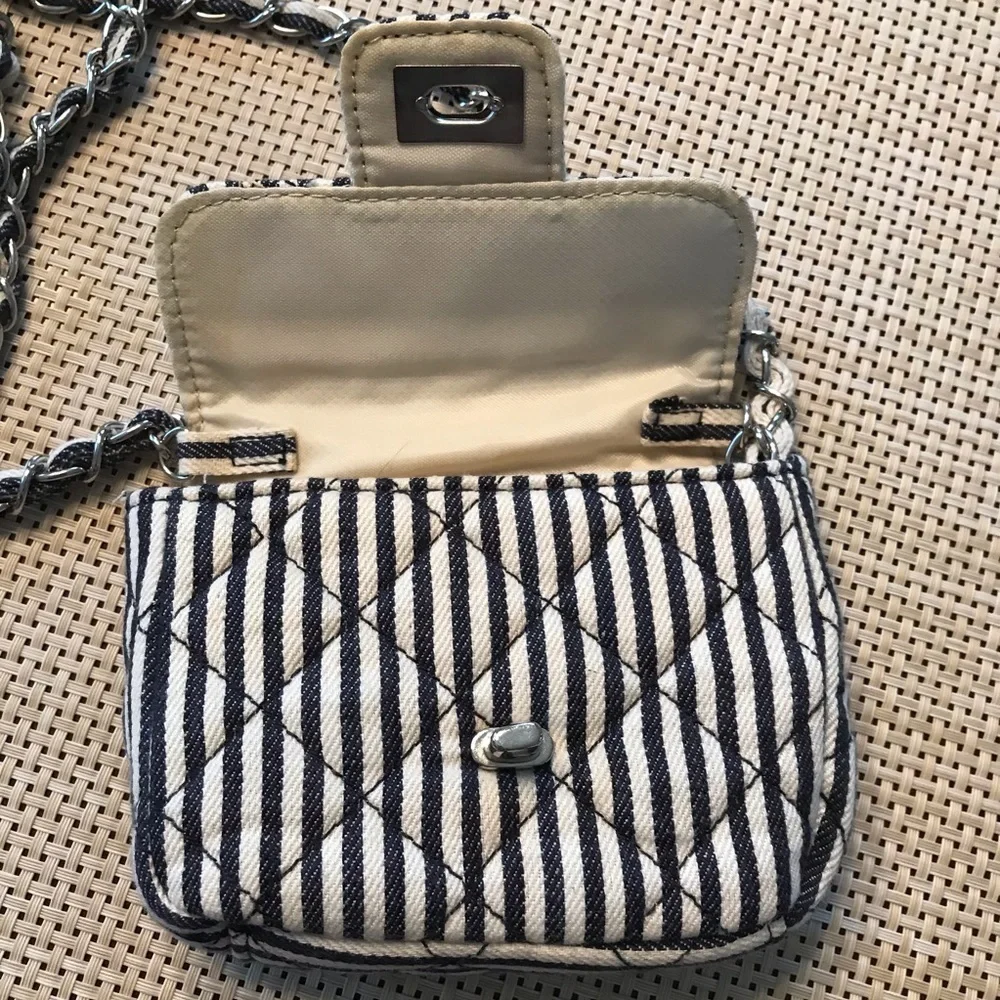 N/A blue white